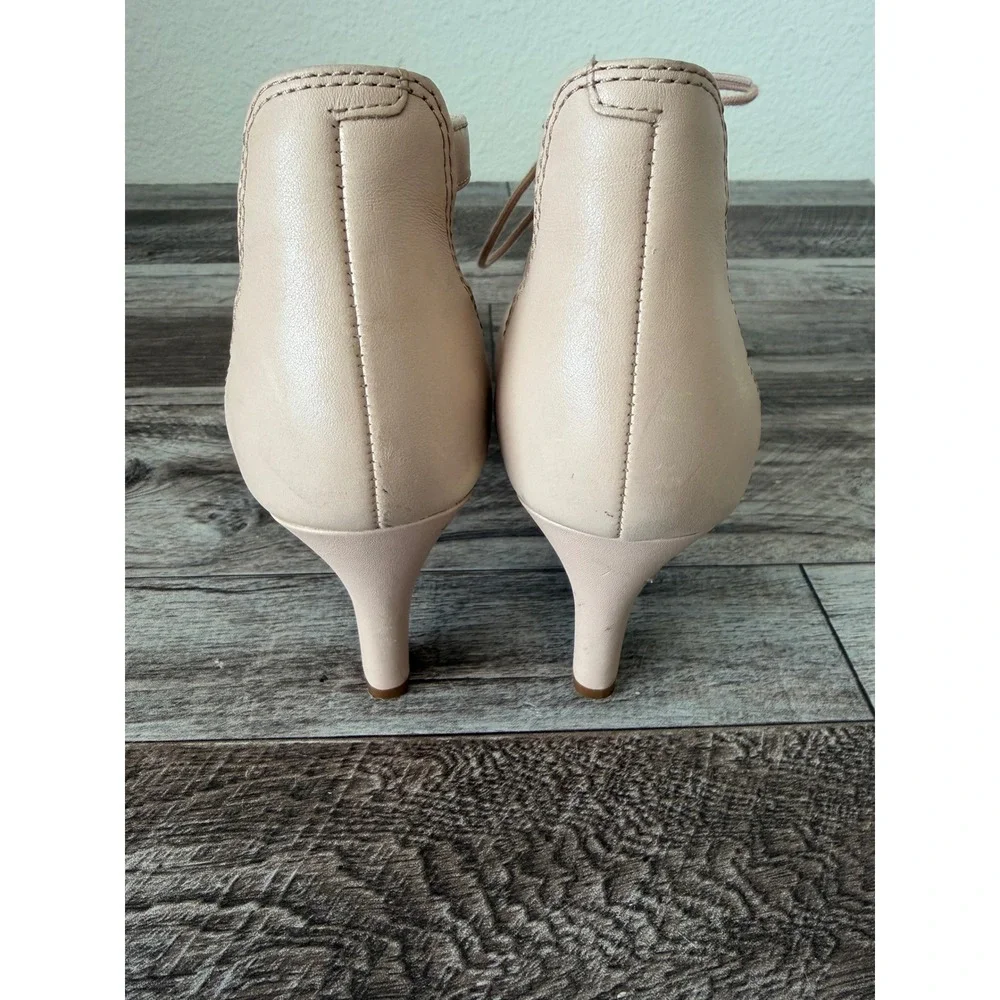 Clarks Heeled Sandals 9.5 Nude Lace Up Peep Toe Strappy Dressy Chic